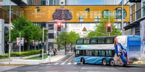 穿梭摩登都会，诠释春日艺术